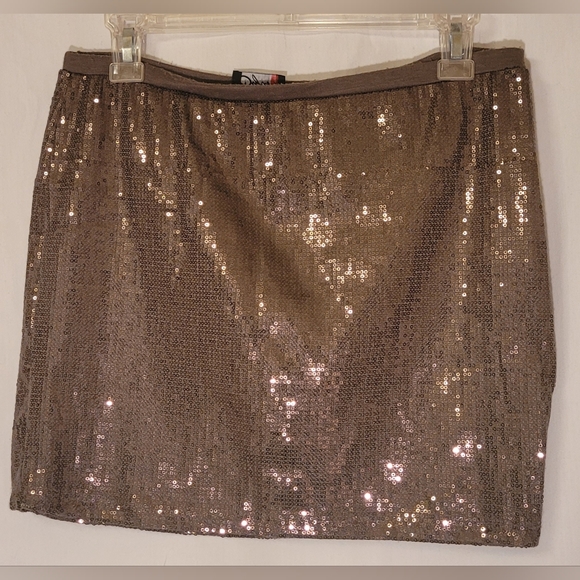 Skirt - Picture 1 of 3